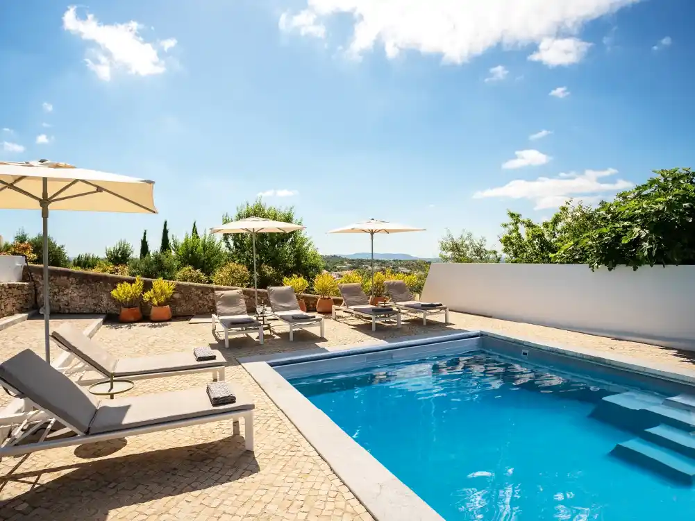 fiberglass pools: the perfect blend of luxury and convenience