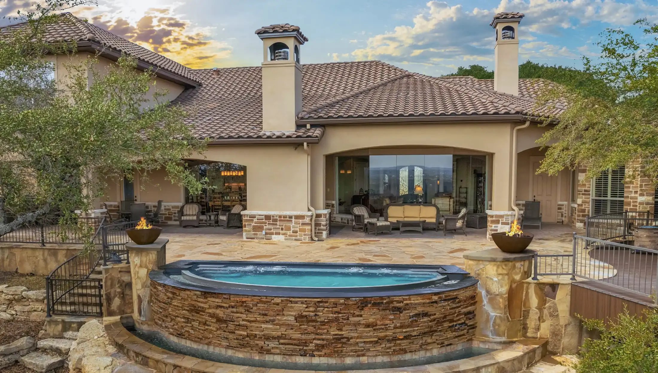 The Niagara Fiberglass inground pool design from EvoPools